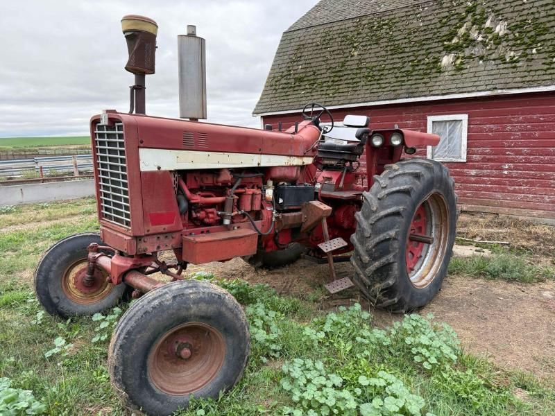 International Harvester 856 Equipment Image0