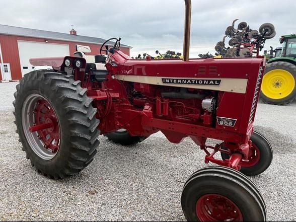 Image of International Harvester 856 equipment image 4
