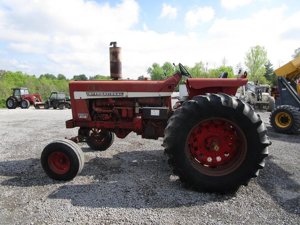 Main image International Harvester 856