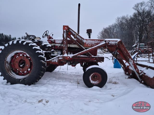 Image of International Harvester 856 equipment image 1