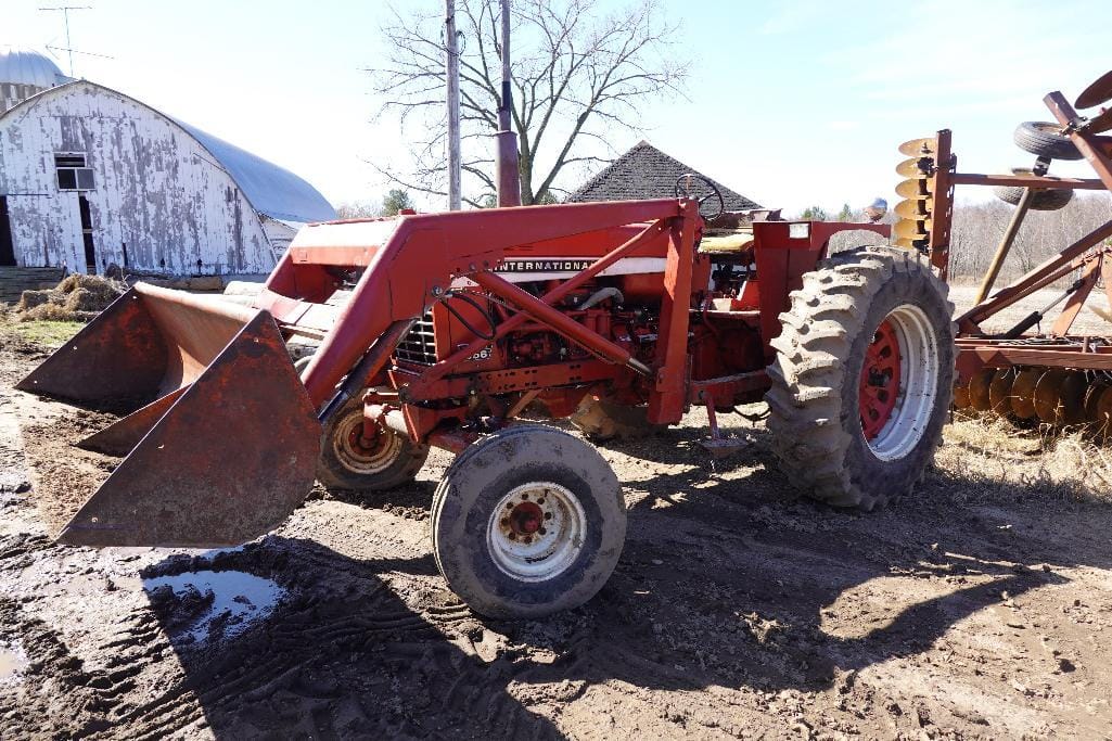 Main image International Harvester 856