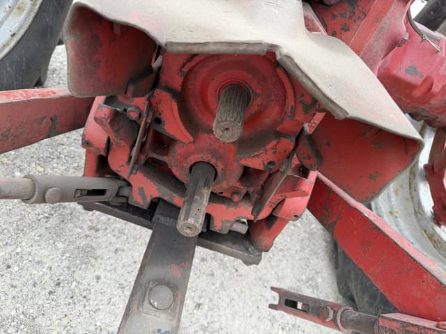 Image of International Harvester 856 equipment image 4