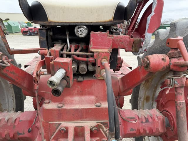 Image of International Harvester 856 equipment image 3