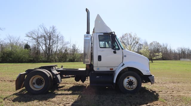 Image of International 8600 equipment image 3