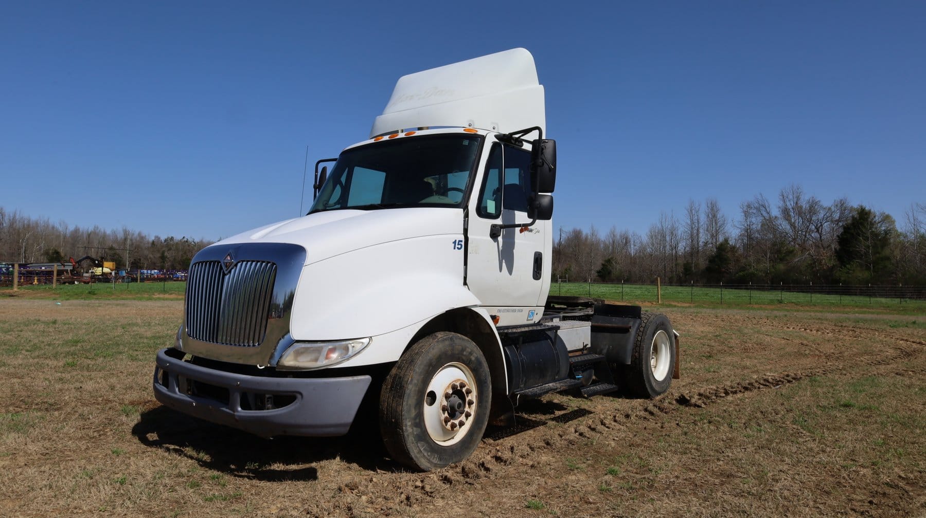 International 8600 Equipment Image0