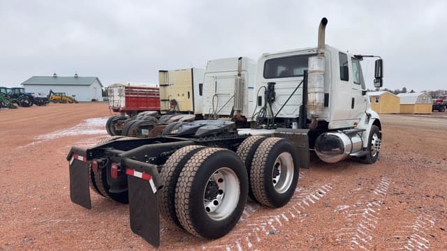 Image of International 8600 equipment image 3