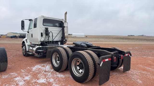 Image of International 8600 equipment image 1