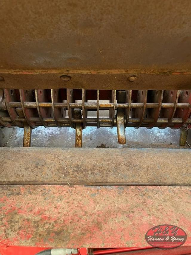 Image of International Harvester 8610 equipment image 3