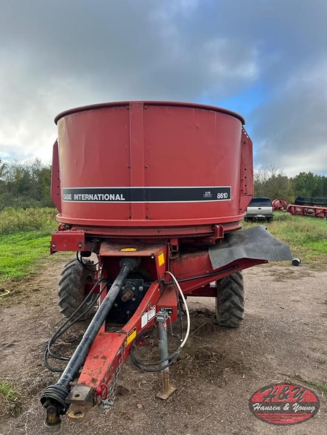 Image of International Harvester 8610 equipment image 2