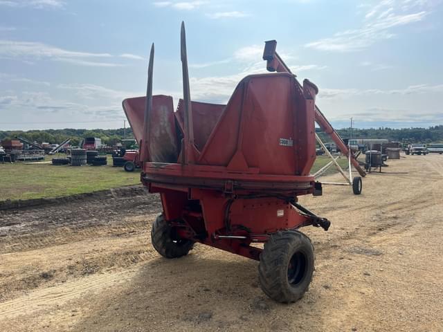 Image of International Harvester 8610 equipment image 4