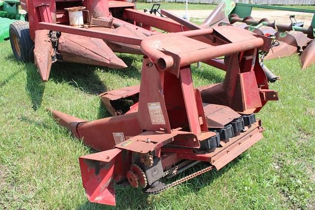 Image of International Harvester 881 equipment image 4