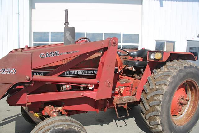 Image of International Harvester 884 equipment image 1