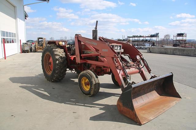 Image of International Harvester 884 equipment image 3