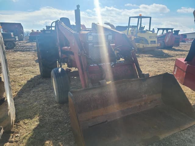 Image of International Harvester 884 equipment image 2