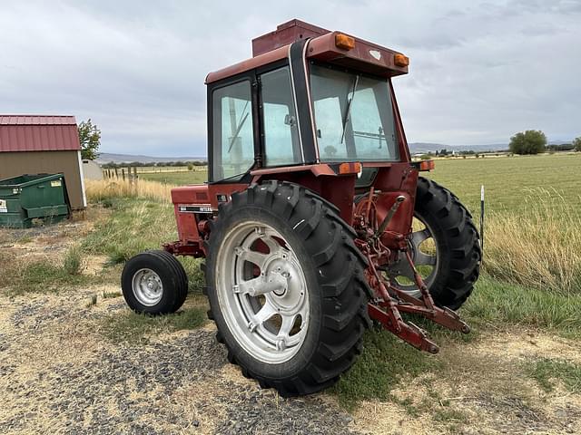 Image of International Harvester 884 equipment image 3