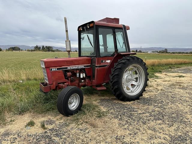 Image of International Harvester 884 equipment image 1