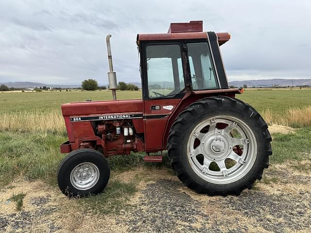 Image of International Harvester 884 equipment image 2