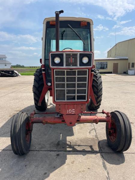 Image of International Harvester 886 equipment image 1