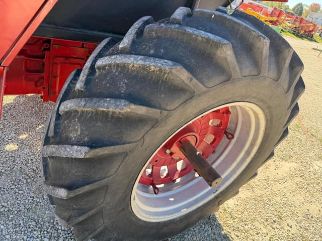 Image of International Harvester 886 equipment image 4