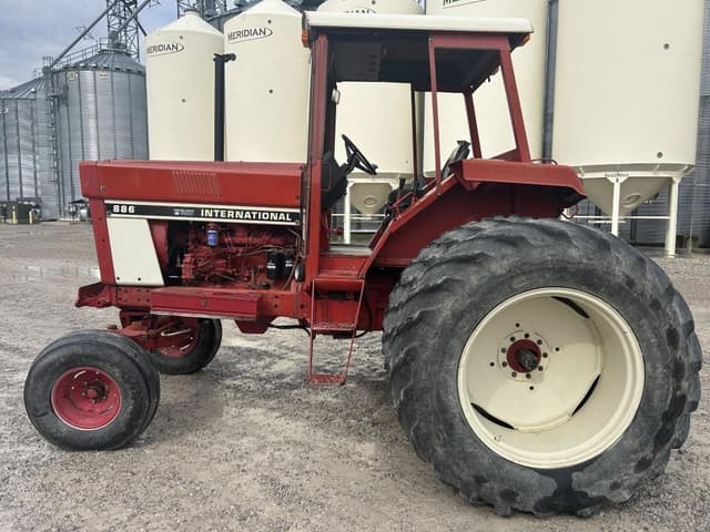 Image of International Harvester 886 equipment image 2