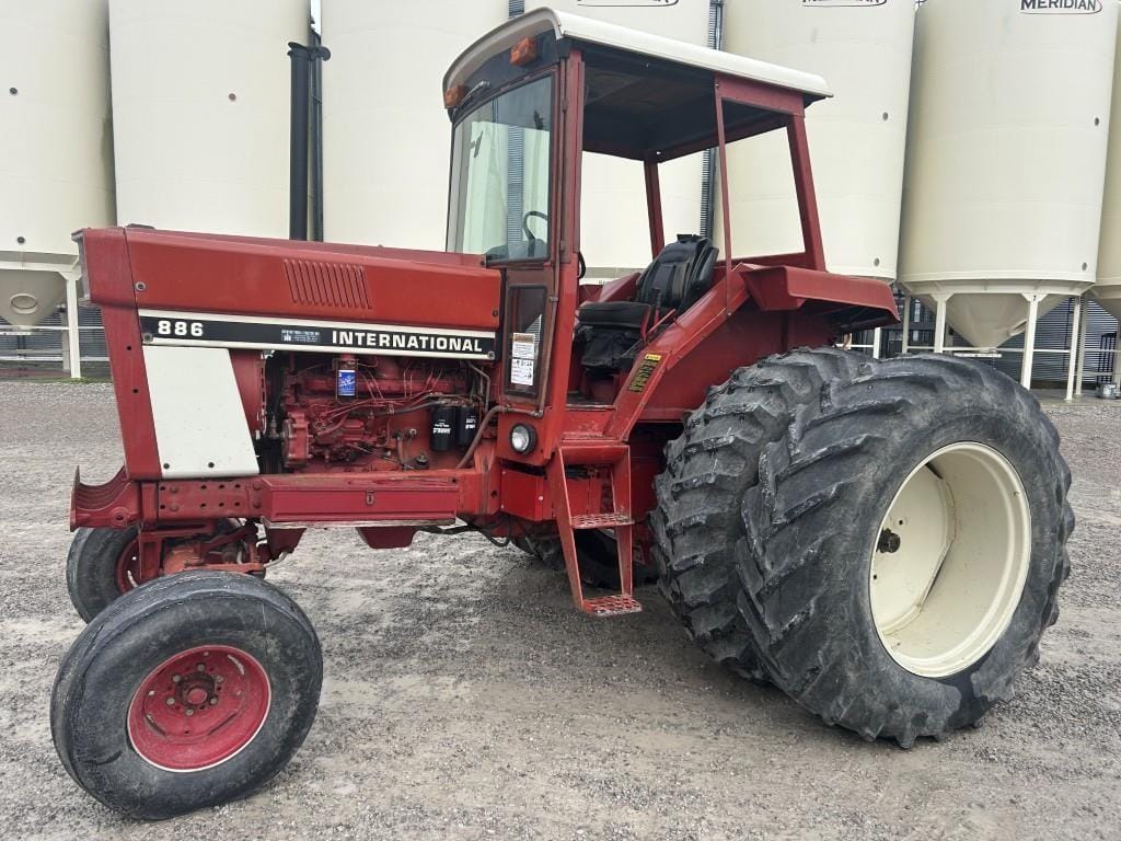 International Harvester 886 Equipment Image0