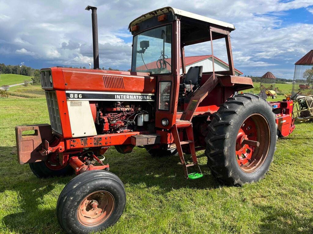 Main image International Harvester 886