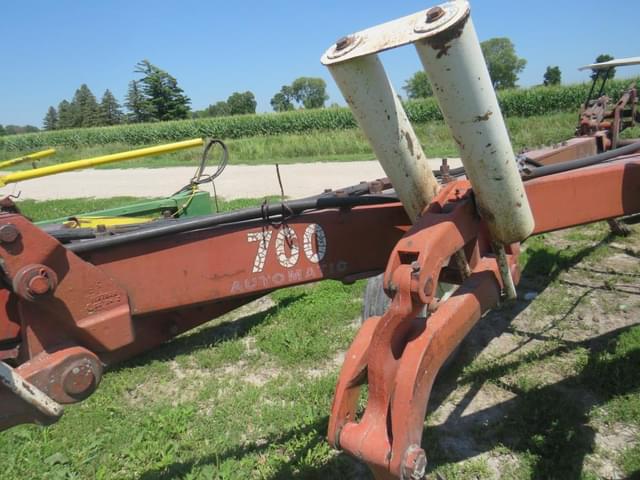 Image of International Harvester 700 equipment image 4