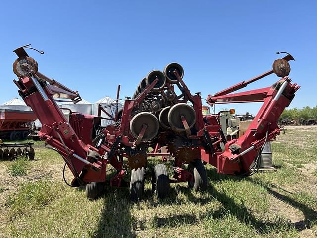 Image of International Harvester 900 equipment image 1