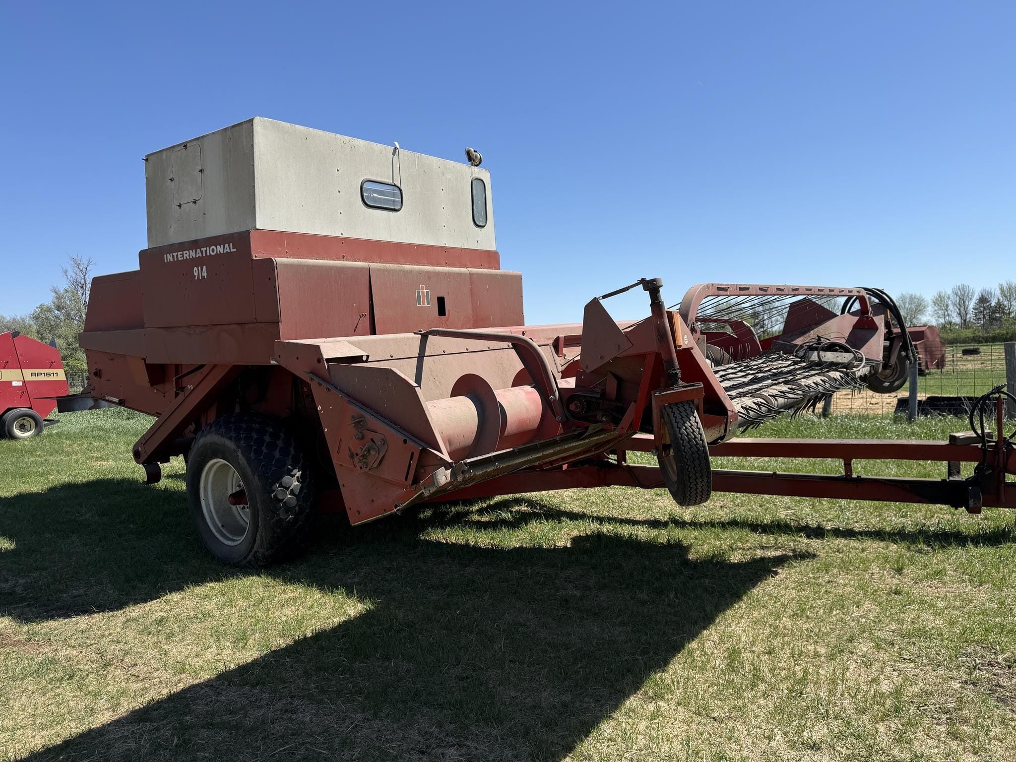 International Harvester 914 Equipment Image0