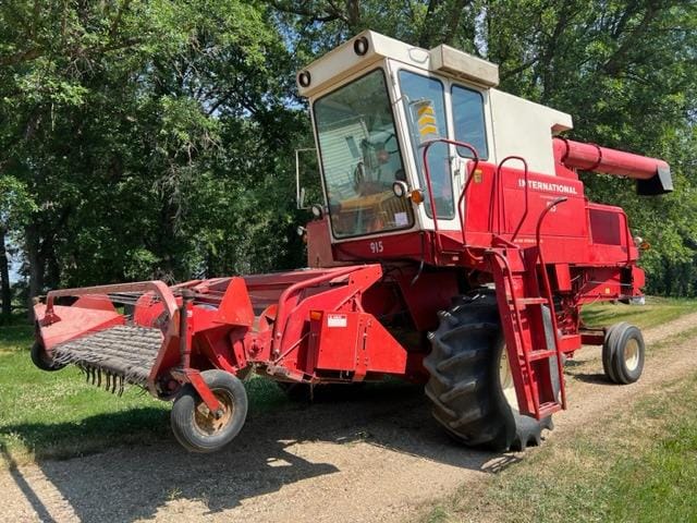 Main image International Harvester 915