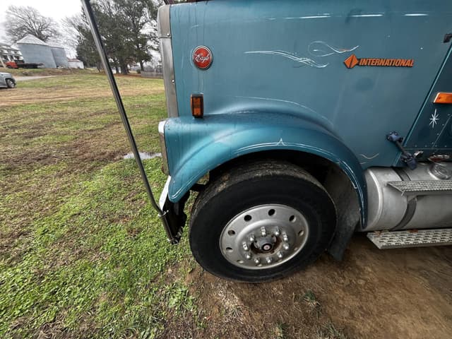 Image of International 9300 equipment image 4