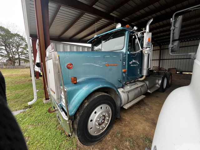 Image of International 9300 equipment image 2