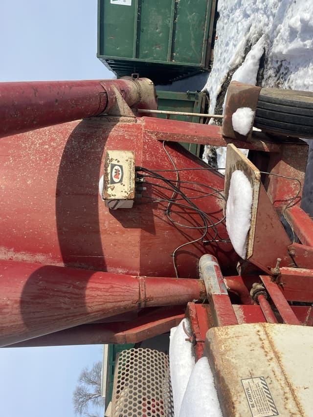 Image of International Harvester 950 equipment image 3