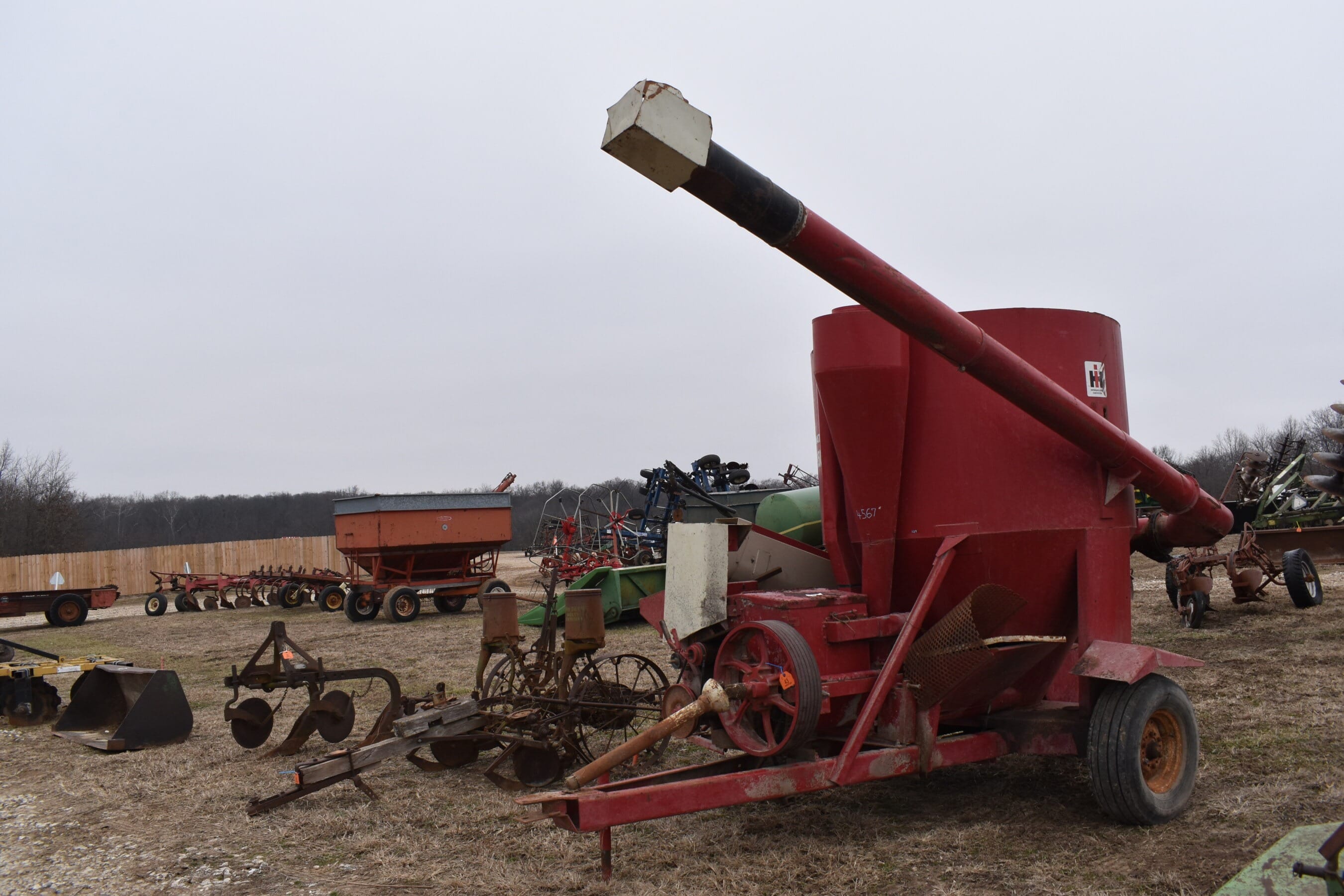 International Harvester 950 Equipment Image0