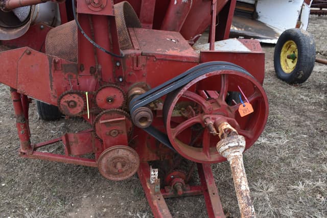 Image of International Harvester 950 equipment image 3