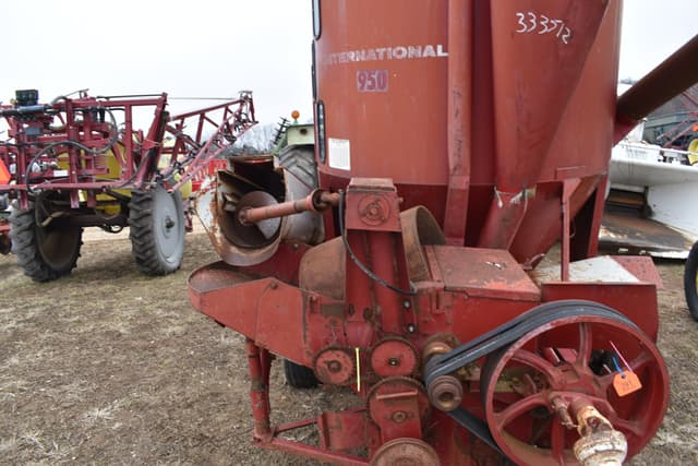 Image of International Harvester 950 equipment image 4