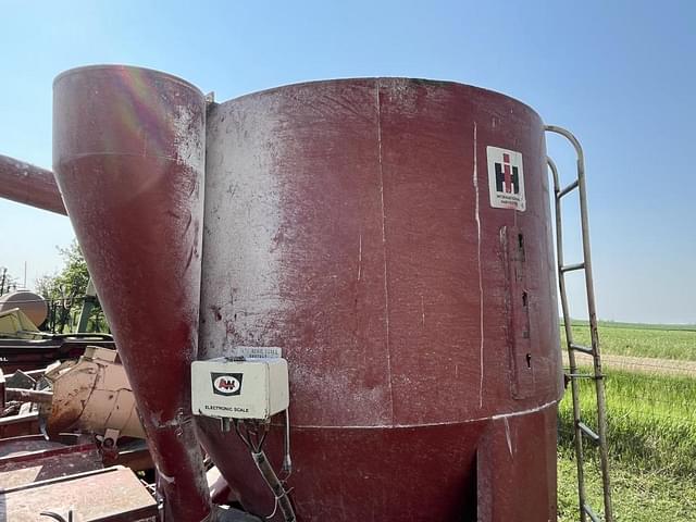 Image of International Harvester 950 equipment image 3
