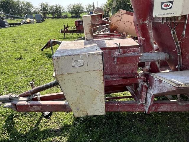 Image of International Harvester 950 equipment image 4