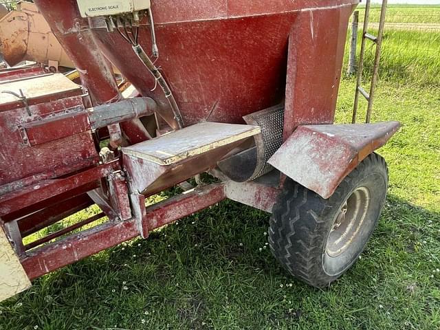 Image of International Harvester 950 equipment image 2