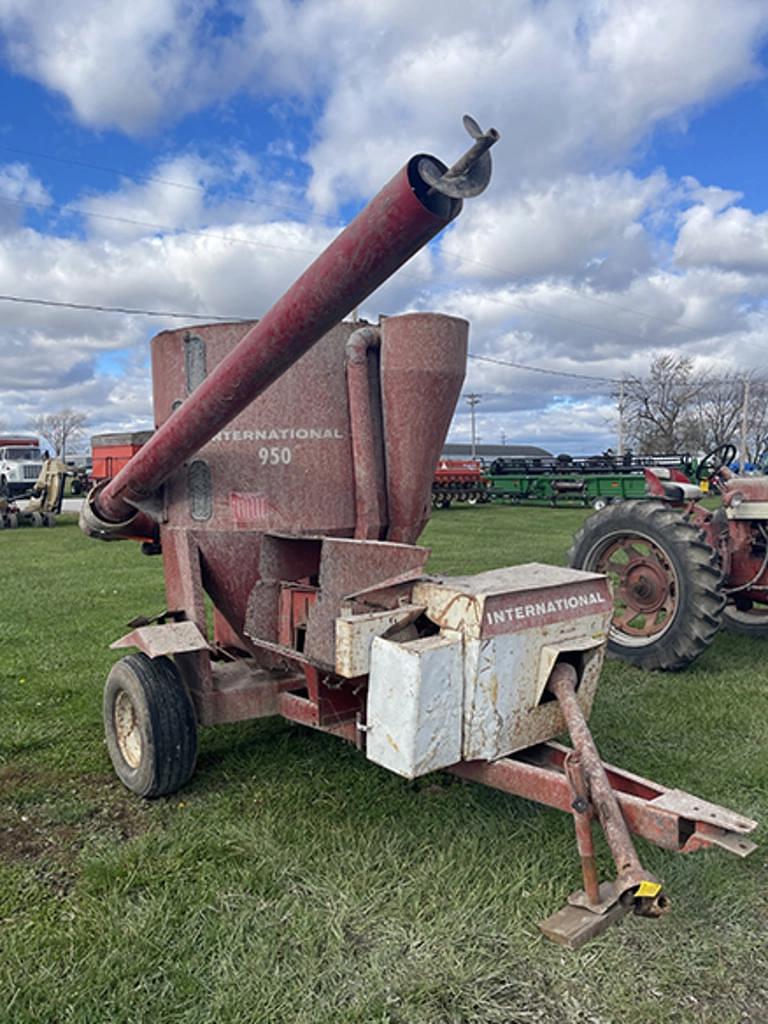 Image of International Harvester 950 Primary image