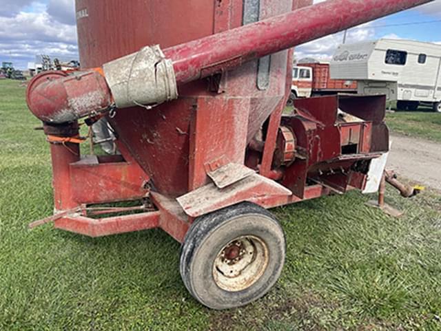 Image of International Harvester 950 equipment image 2