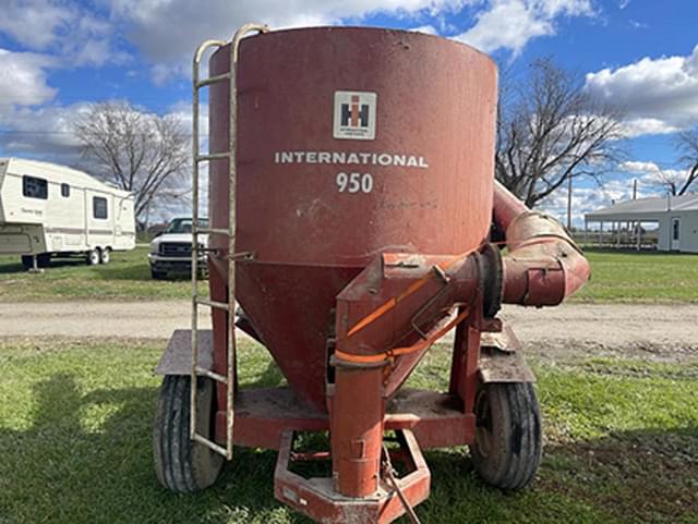 Image of International Harvester 950 equipment image 4