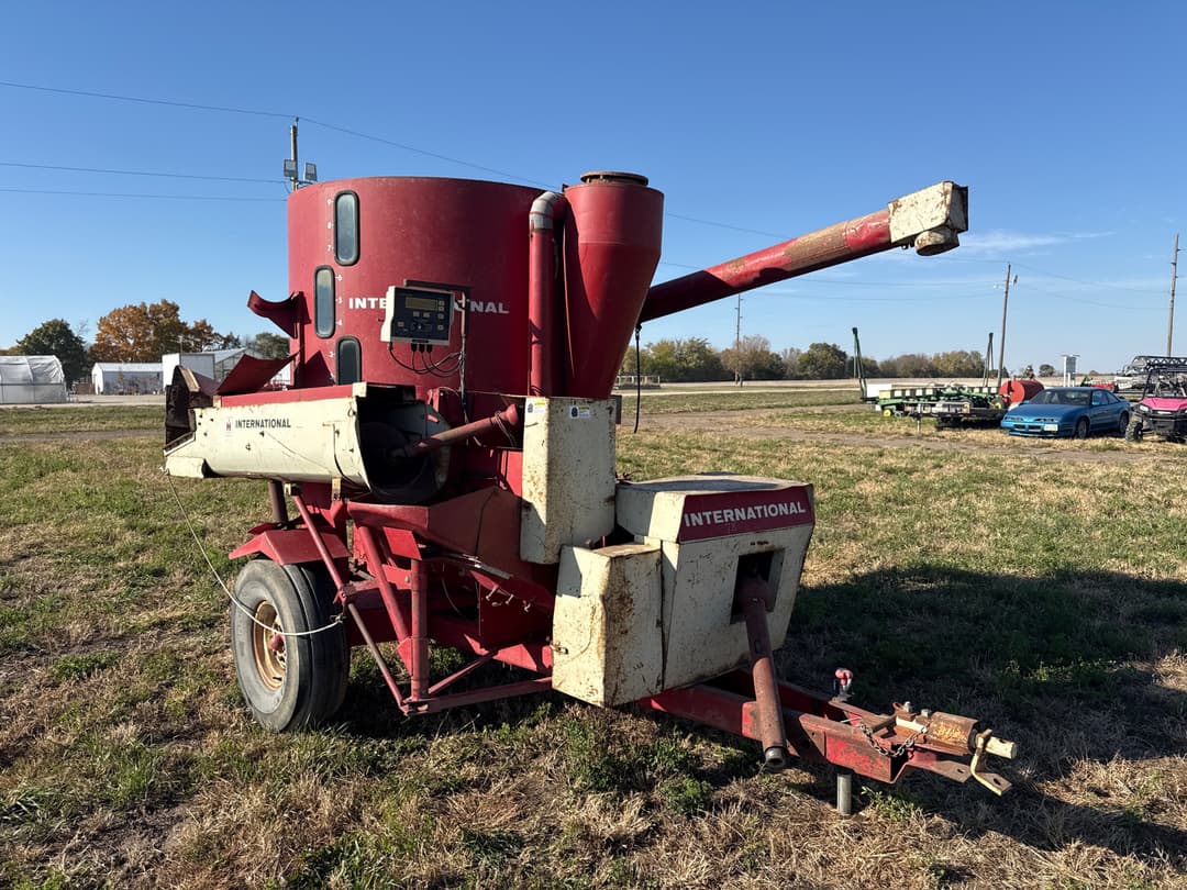Image of International Harvester 950 Primary image