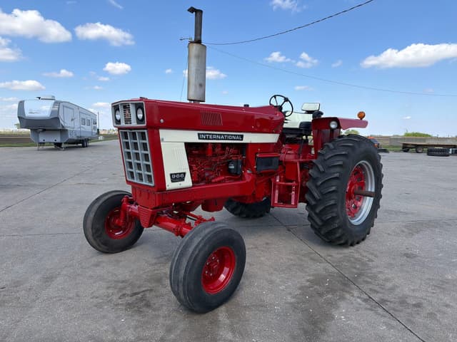Image of International Harvester 966 equipment image 1