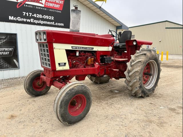 Image of International Harvester 966 equipment image 1