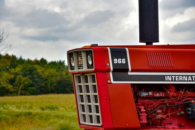 Image of International Harvester 966 equipment image 3