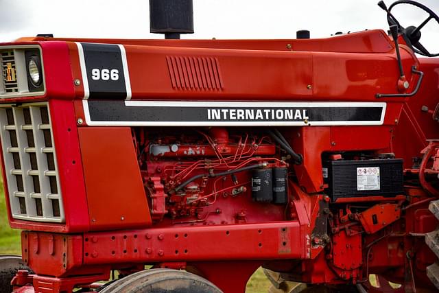 Image of International Harvester 966 equipment image 2