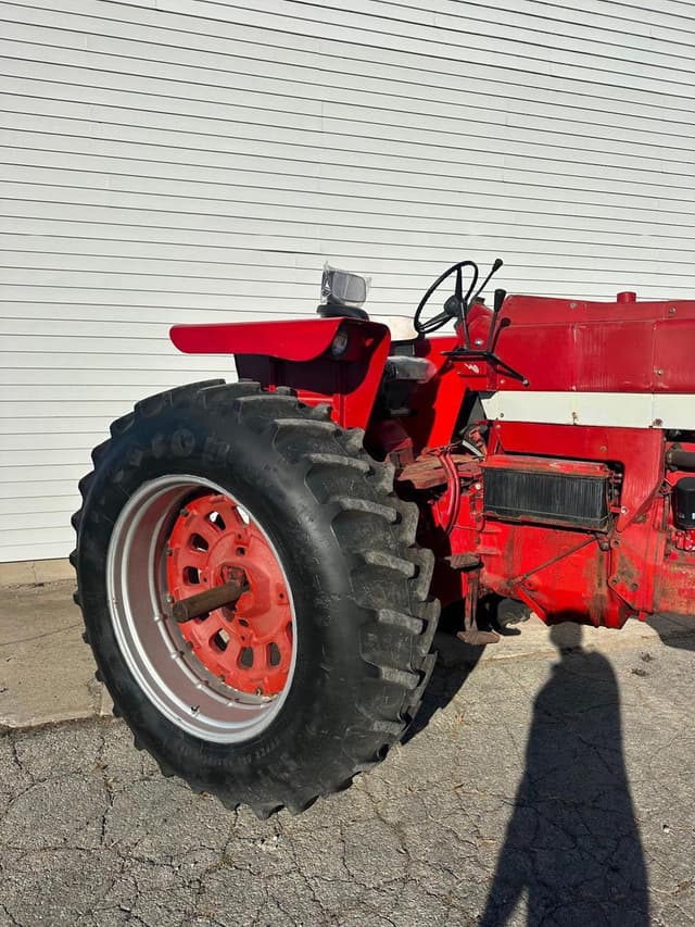 Image of International Harvester 966 equipment image 2