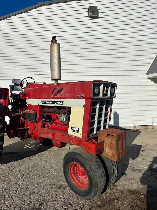 Image of International Harvester 966 equipment image 1