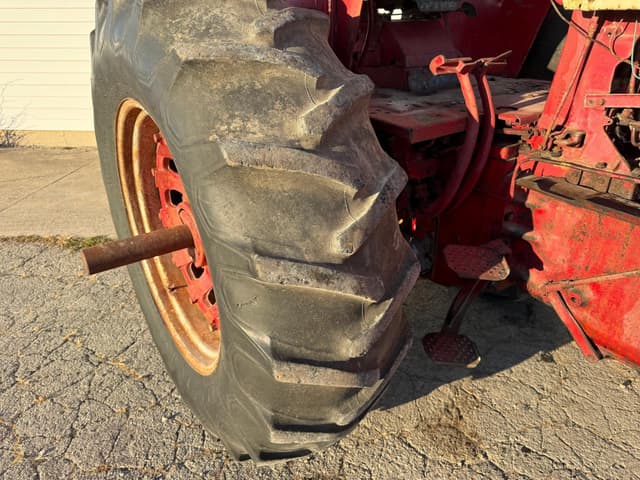 Image of International Harvester 966 equipment image 3